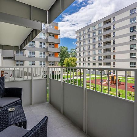 Lotnisko Chopina Modern Apartment ワルシャワ エクステリア 写真