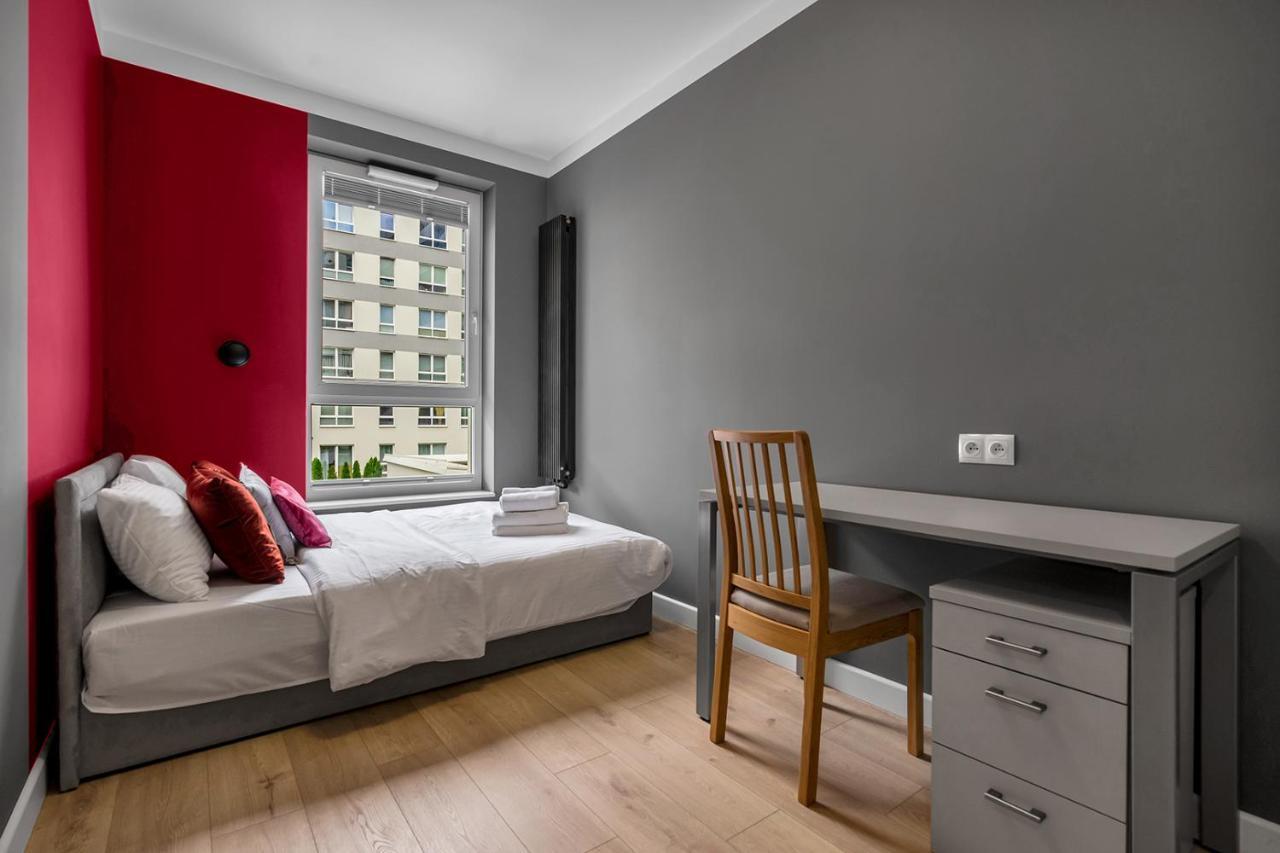 Lotnisko Chopina Modern Apartment ワルシャワ エクステリア 写真