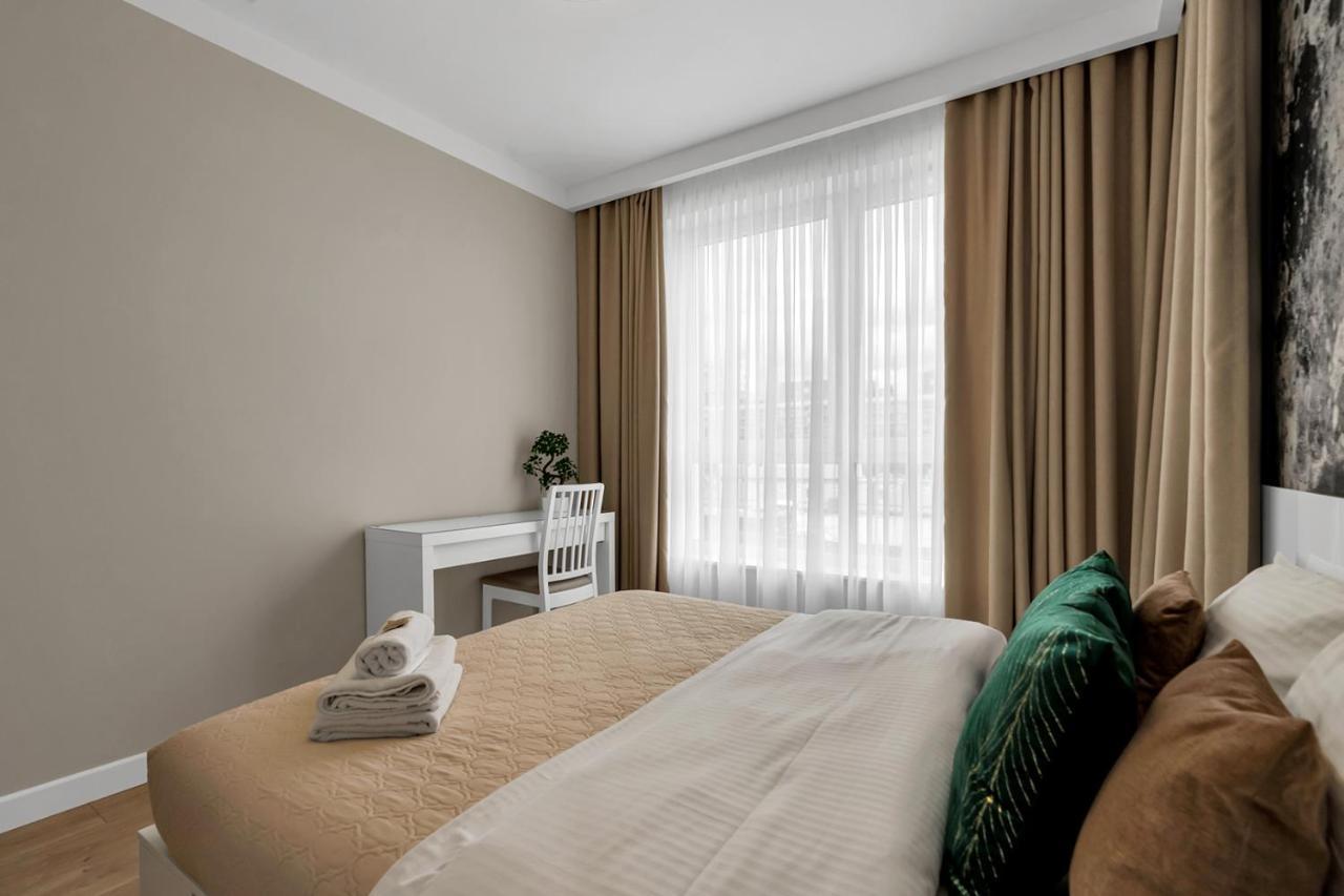 Lotnisko Chopina Modern Apartment ワルシャワ エクステリア 写真