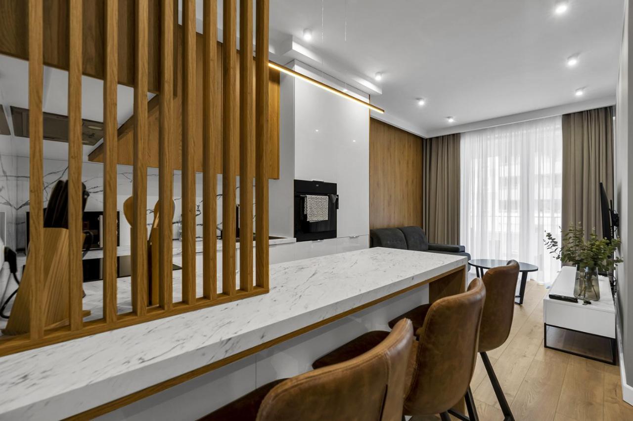 Lotnisko Chopina Modern Apartment ワルシャワ エクステリア 写真