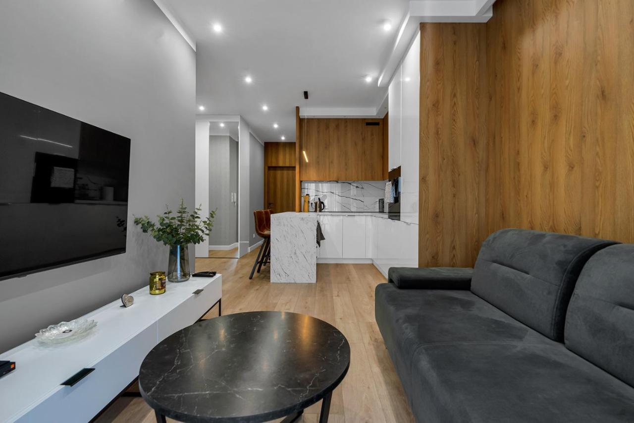 Lotnisko Chopina Modern Apartment ワルシャワ エクステリア 写真