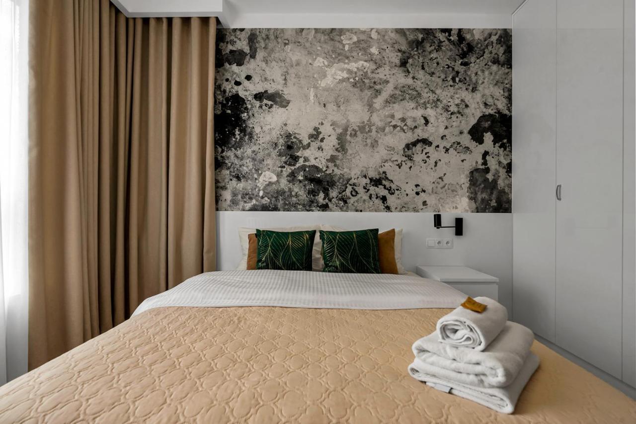 Lotnisko Chopina Modern Apartment ワルシャワ エクステリア 写真